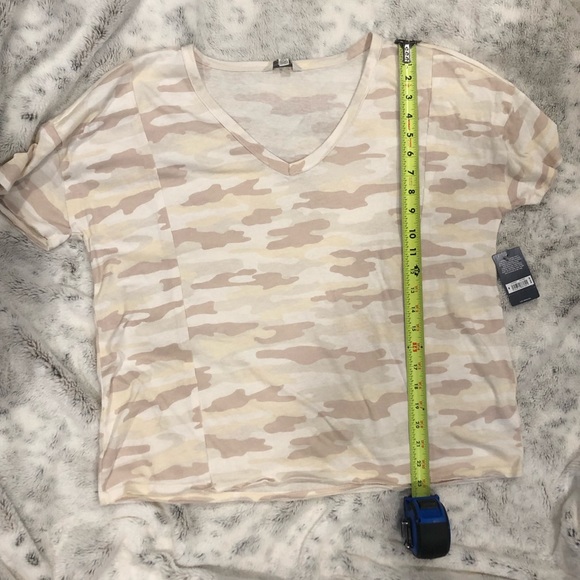 Lucky Brand. White camo t-shirt. Medium - Picture 8 of 9
